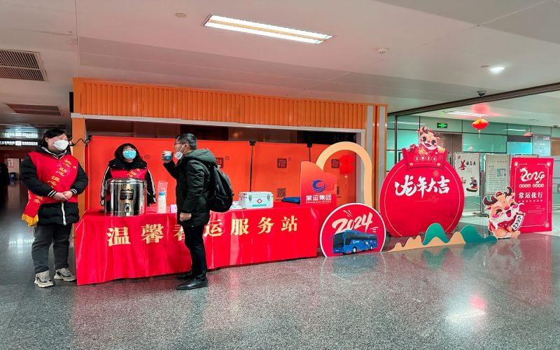 平靜的旅途中，熟悉的溫馨依舊 ——春運(yùn)路上的暖心服務(wù)